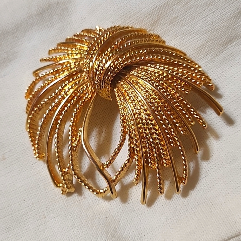 Vintage Monet Brich signed gold toned myador fireworks modernist 1967 Broch Pen